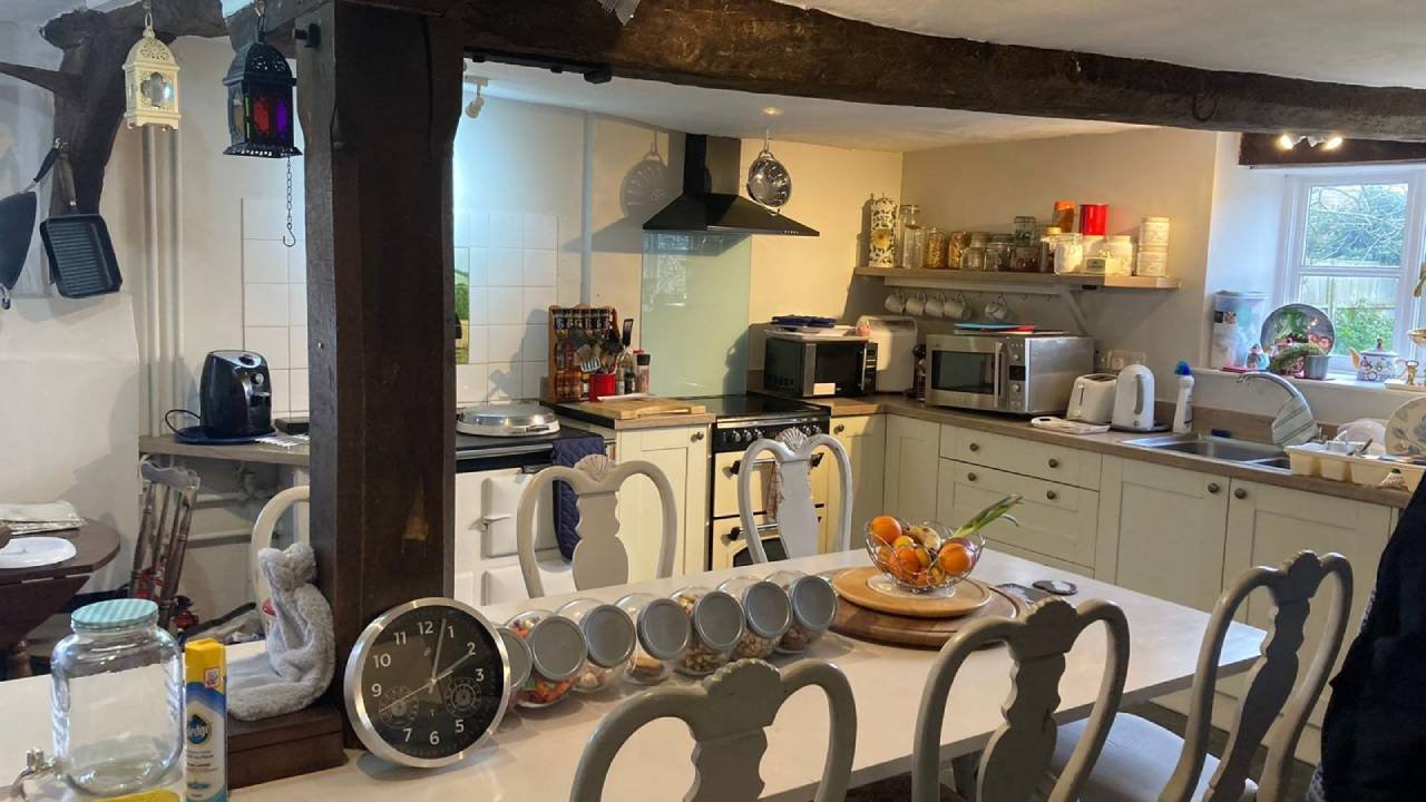 Gables Farmhouse Kitchen
