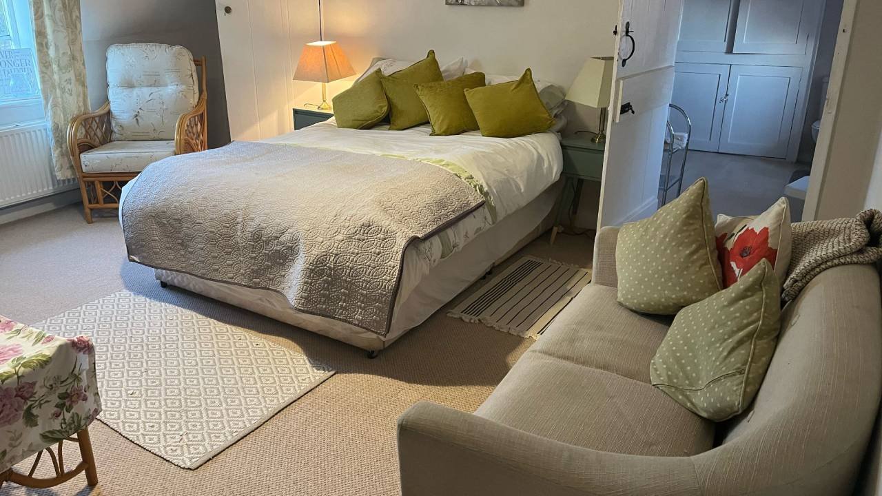 Spacious double bedroom