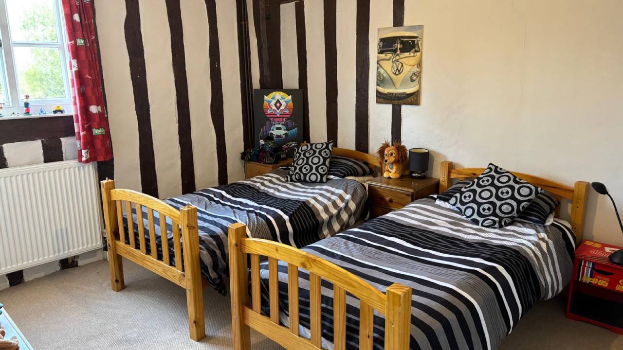 Twin bedroom